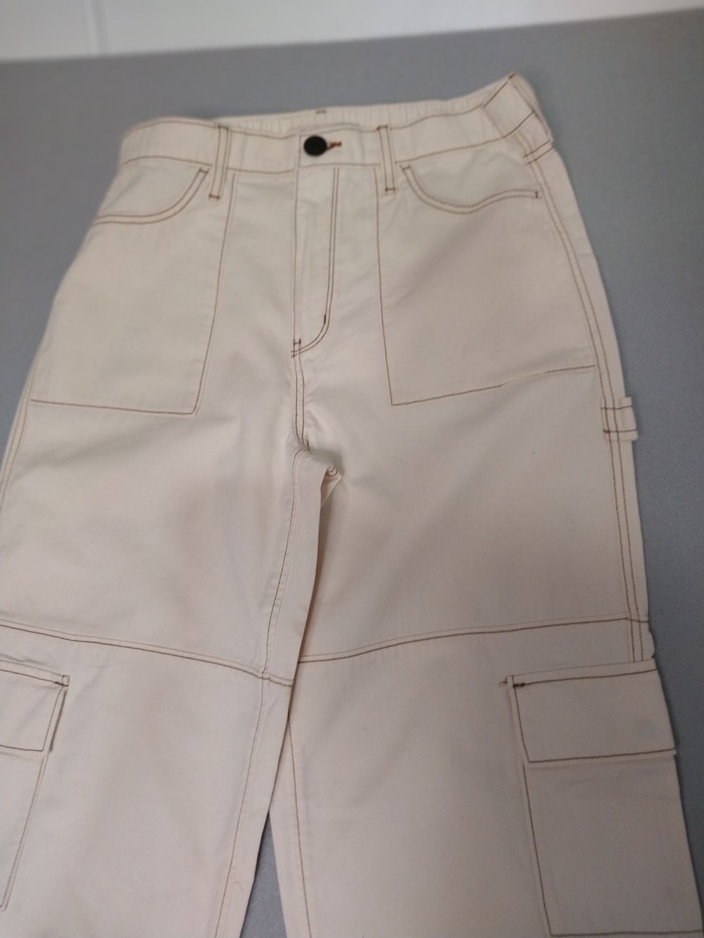 SO High-Rise Cargo Jeans in Cream with Contrast Stitching SIZE M - Picture 3 of 16